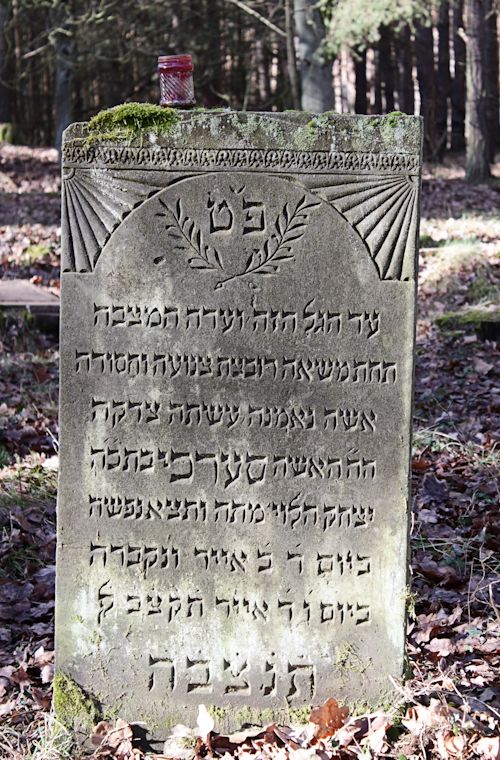 Grabstein Nummer 12 auf dem Friedhof Bledzew (Blesen)