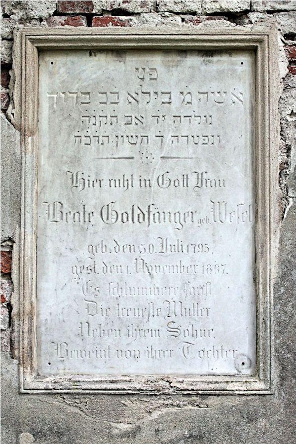 Grabstein Nummer 4421 auf dem Friedhof Potsdam