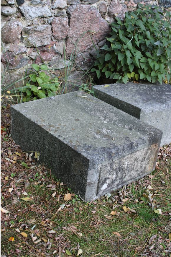 Grabstein Nummer 64 auf dem Friedhof Storkow