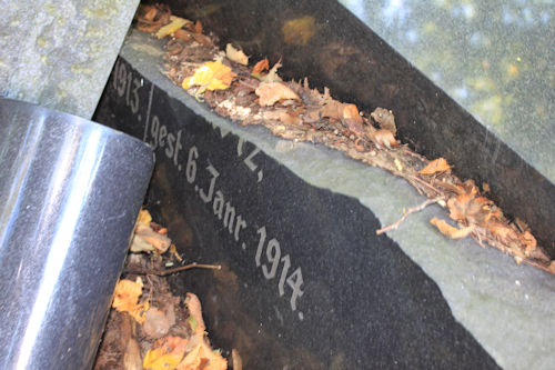 Grabstein Nummer 15 auf dem Friedhof Lindow