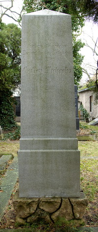 Grabstein Nummer 100 auf dem Friedhof Schwedt