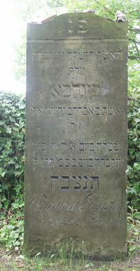 Grabstein Nummer 1 auf dem Friedhof Groß Neuendorf