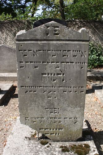 Grabstein Nummer 33 auf dem Friedhof Fürstenwalde
