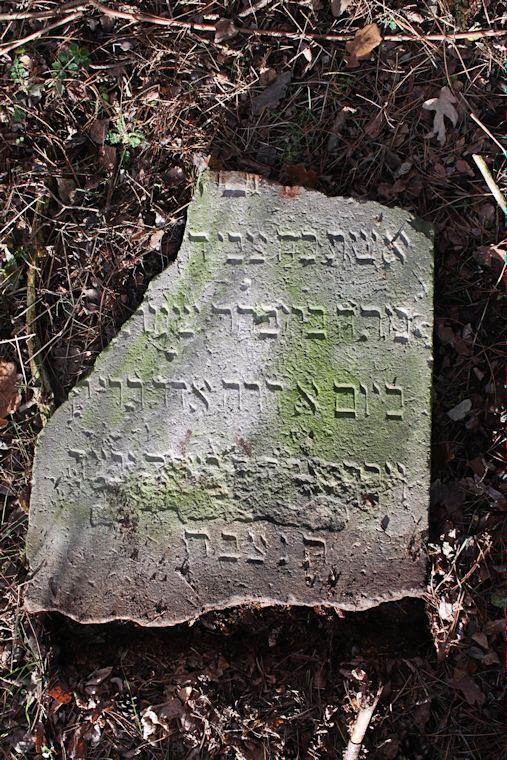 Grabstein Nummer 4 auf dem Friedhof Brójce (Brätz)