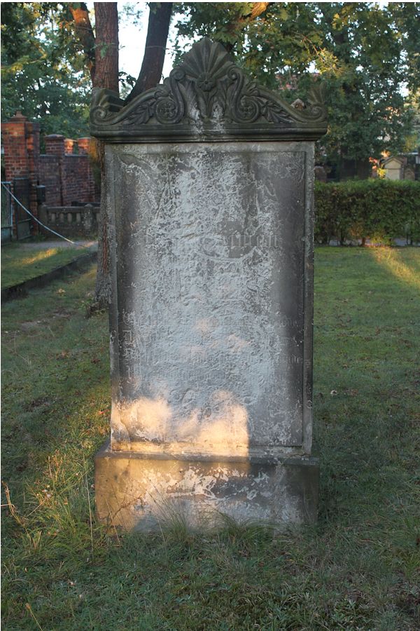 Grabstein Nummer 25 auf dem Friedhof Guben