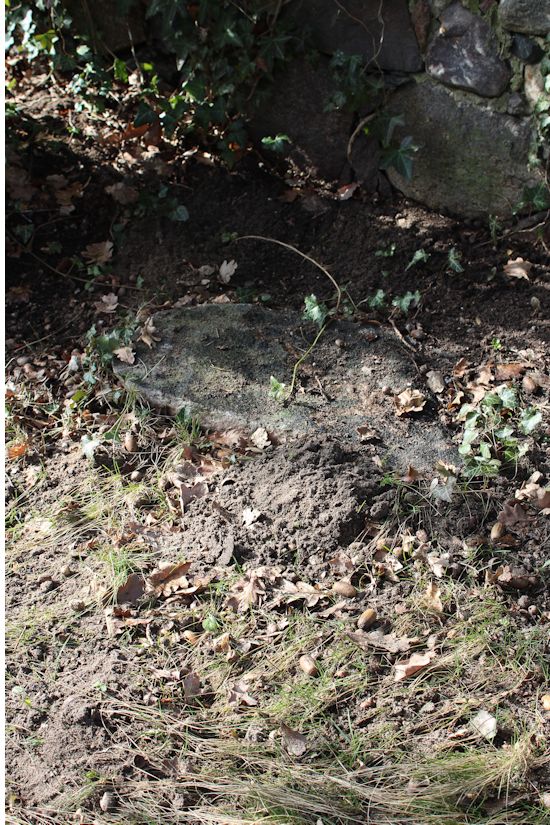 Grabstein Nummer 5 auf dem Friedhof Groß Neuendorf