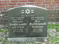Grabstein Nummer 4 auf dem Friedhof Rathenow