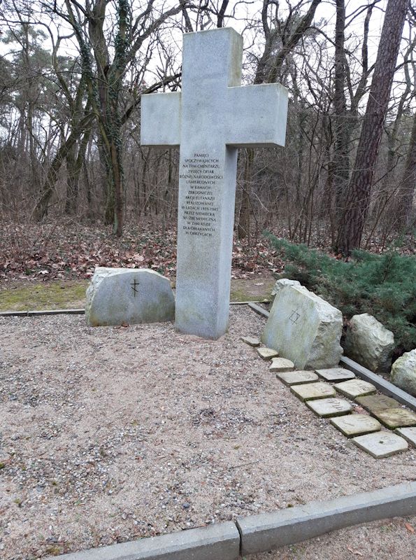 Grabstein Nummer 1 auf dem Friedhof Międzyrzecz-Obrzyce (Meseritz-Obrawalde)