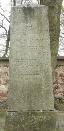 Grabstein Nummer 128 auf dem Friedhof Wriezen