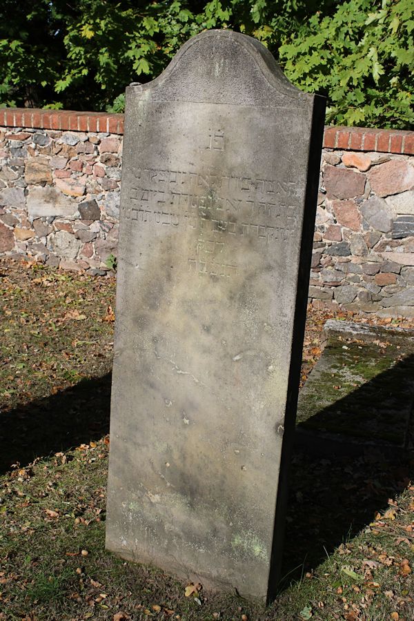 Grabstein Nummer 23 auf dem Friedhof Storkow