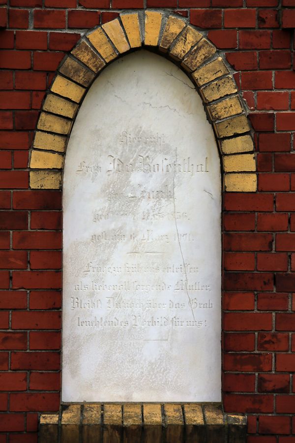 Grabstein Nummer 14 auf dem Friedhof Brandenburg