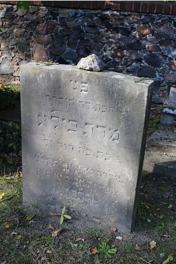 Grabstein Nummer 25 auf dem Friedhof Storkow