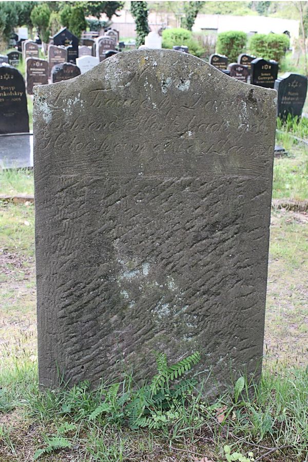 Grabstein Nummer 1 auf dem Friedhof Potsdam