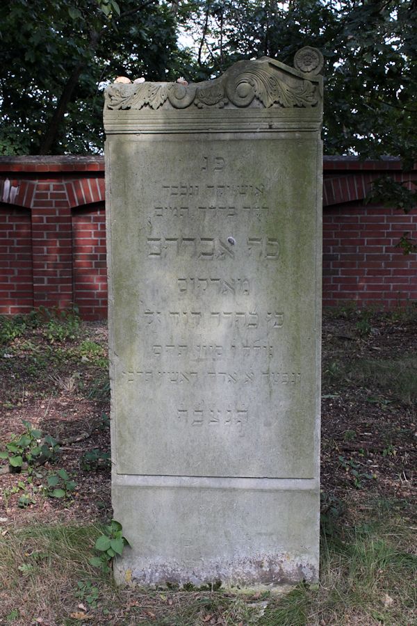 Grabstein Nummer 6 auf dem Friedhof Guben