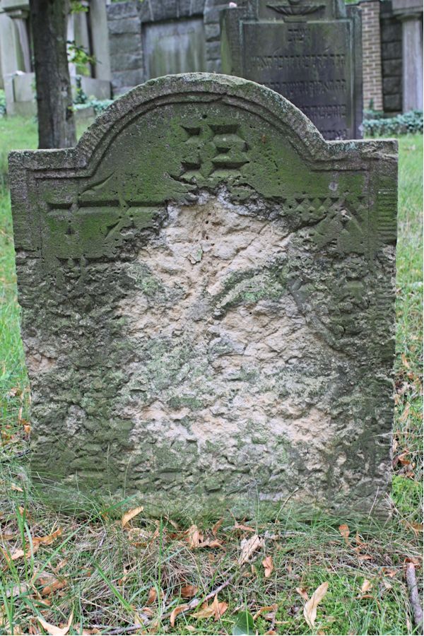 Grabstein Nummer 56 auf dem Friedhof Potsdam