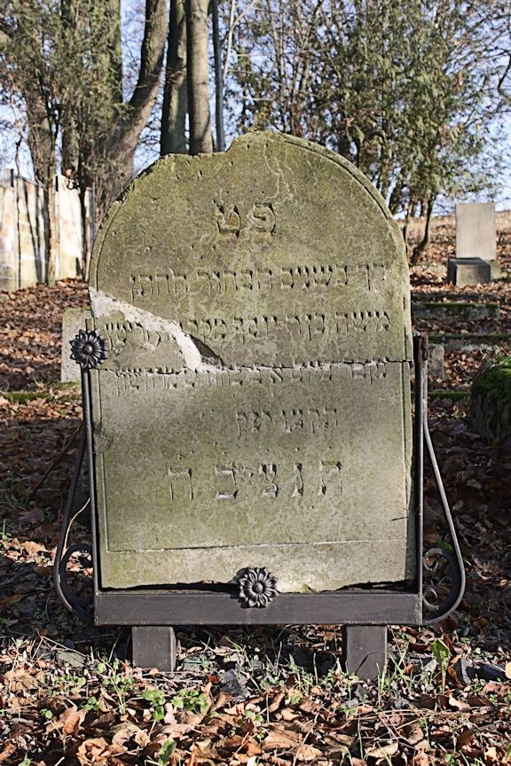 Grabstein Nummer 5 auf dem Friedhof Witnica (Vietz)