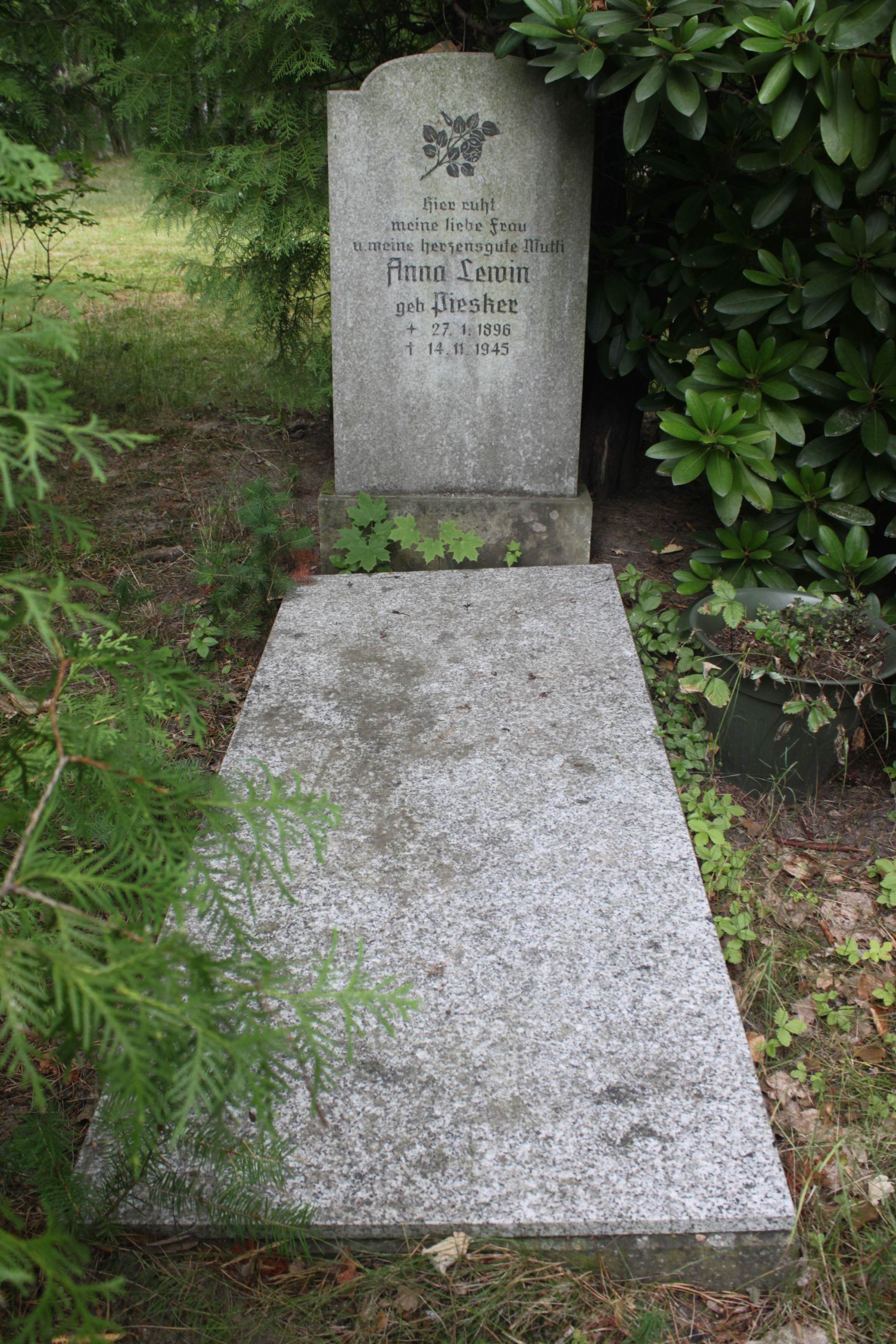 Grabstein Nummer 6 auf dem Friedhof Cottbus 1