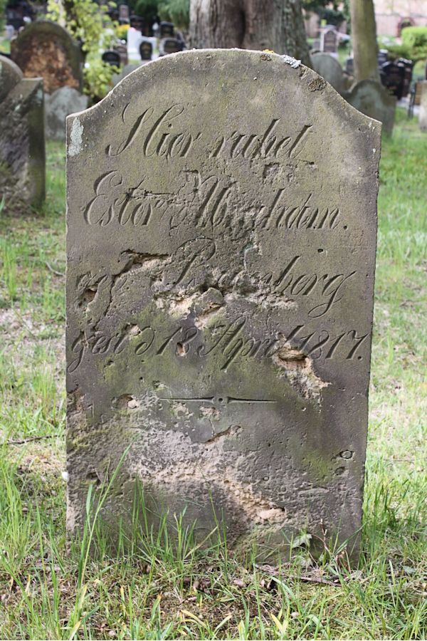 Grabstein Nummer 106 auf dem Friedhof Potsdam