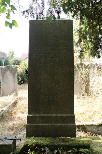 Grabstein Nummer 48 auf dem Friedhof Beelitz