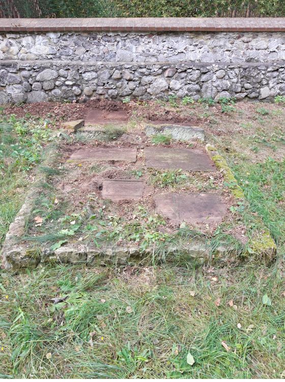 Grabstein Nummer 26 auf dem Friedhof Beeskow