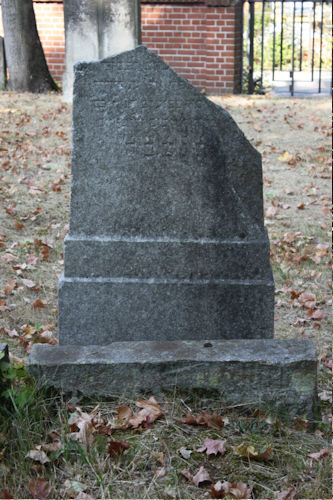 Grabstein Nummer 42 auf dem Friedhof Beelitz