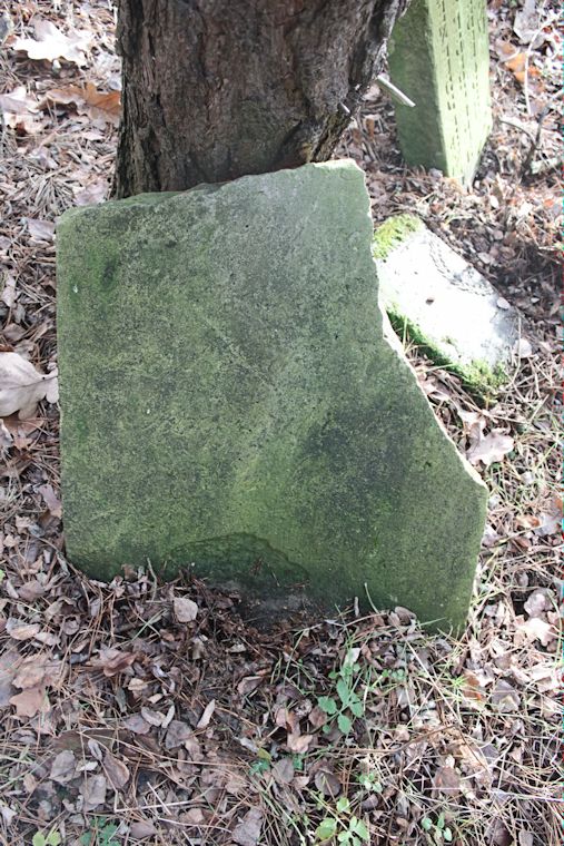 Grabstein Nummer 4 auf dem Friedhof Brójce (Brätz)