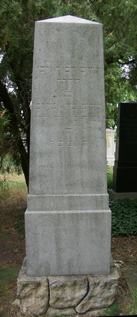 Grabstein Nummer 100 auf dem Friedhof Schwedt