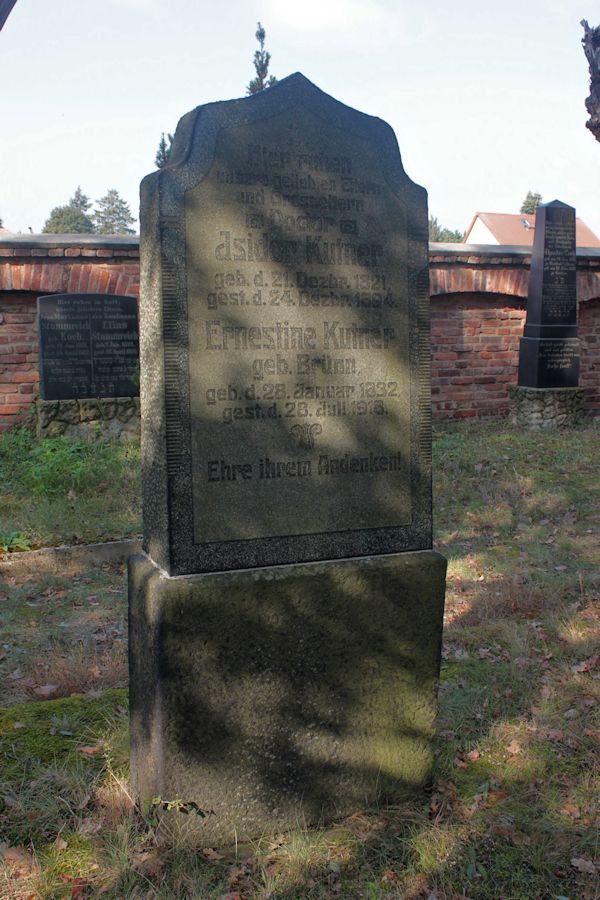 Grabstein Nummer 76 auf dem Friedhof Guben