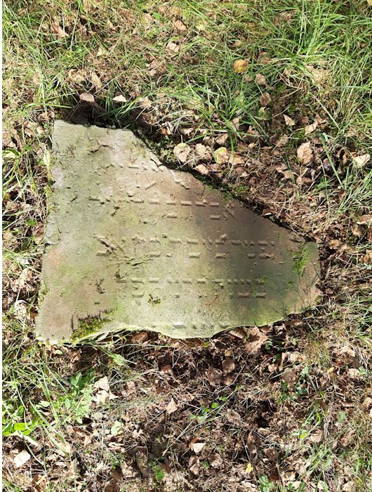 Grabstein Nummer 33 auf dem Friedhof Beeskow