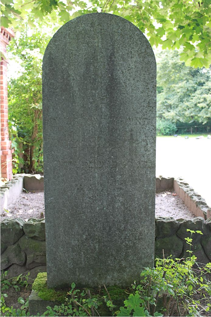 Grabstein Nummer 20 auf dem Friedhof Neuruppin