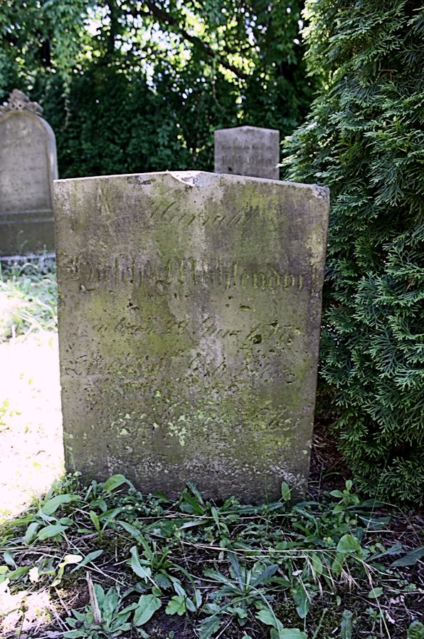Grabstein Nummer 6 auf dem Friedhof Trebbin