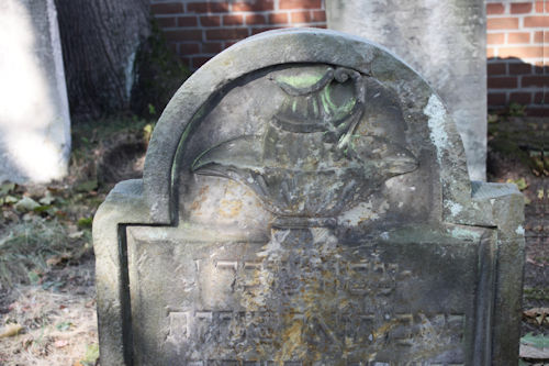Grabstein Nummer 28 auf dem Friedhof Beelitz
