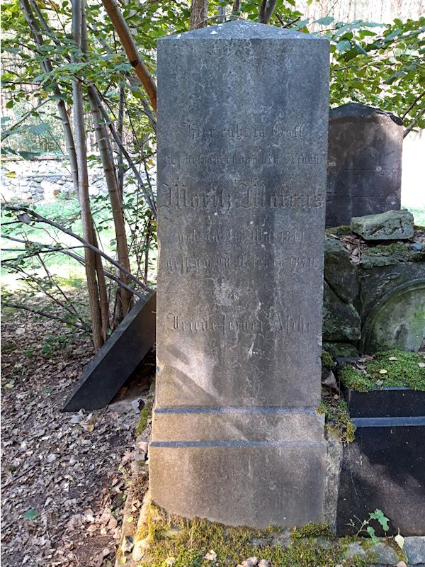 Grabstein Nummer 42 auf dem Friedhof Beeskow
