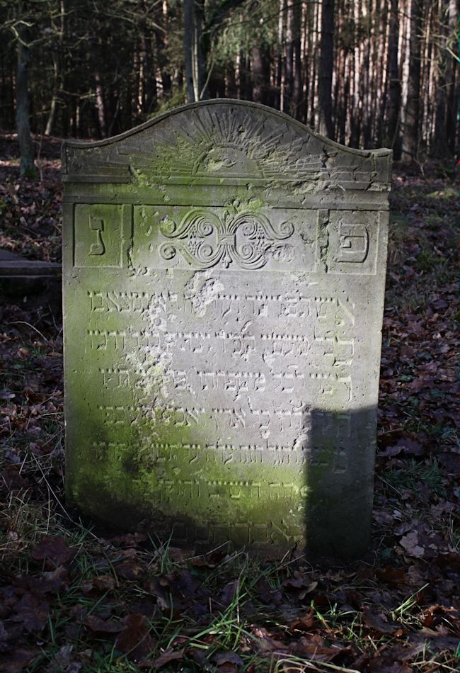 Grabstein Nummer 3 auf dem Friedhof Bledzew (Blesen)