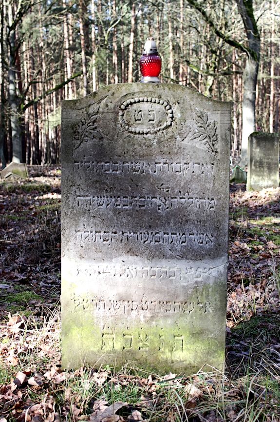 Grabstein Nummer 26 auf dem Friedhof Bledzew (Blesen)
