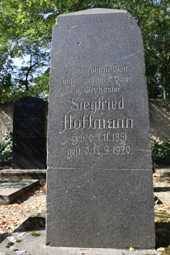 Grabstein Nummer 30 auf dem Friedhof Fürstenwalde