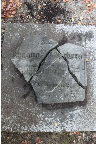 Grabstein Nummer 21 auf dem Friedhof Fürstenwalde