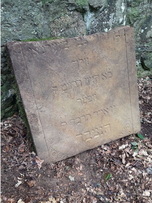 Grabstein Nummer 6 auf dem Friedhof Beeskow