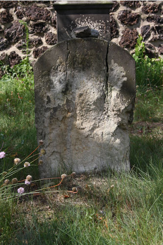 Grabstein Nummer 5 auf dem Friedhof Meinsdorf