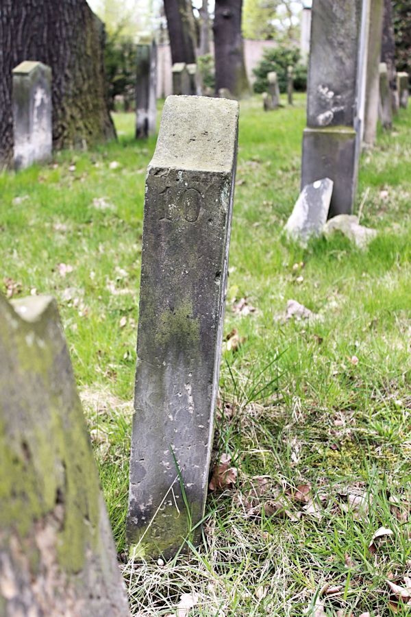 Grabstein Nummer 127 auf dem Friedhof Potsdam