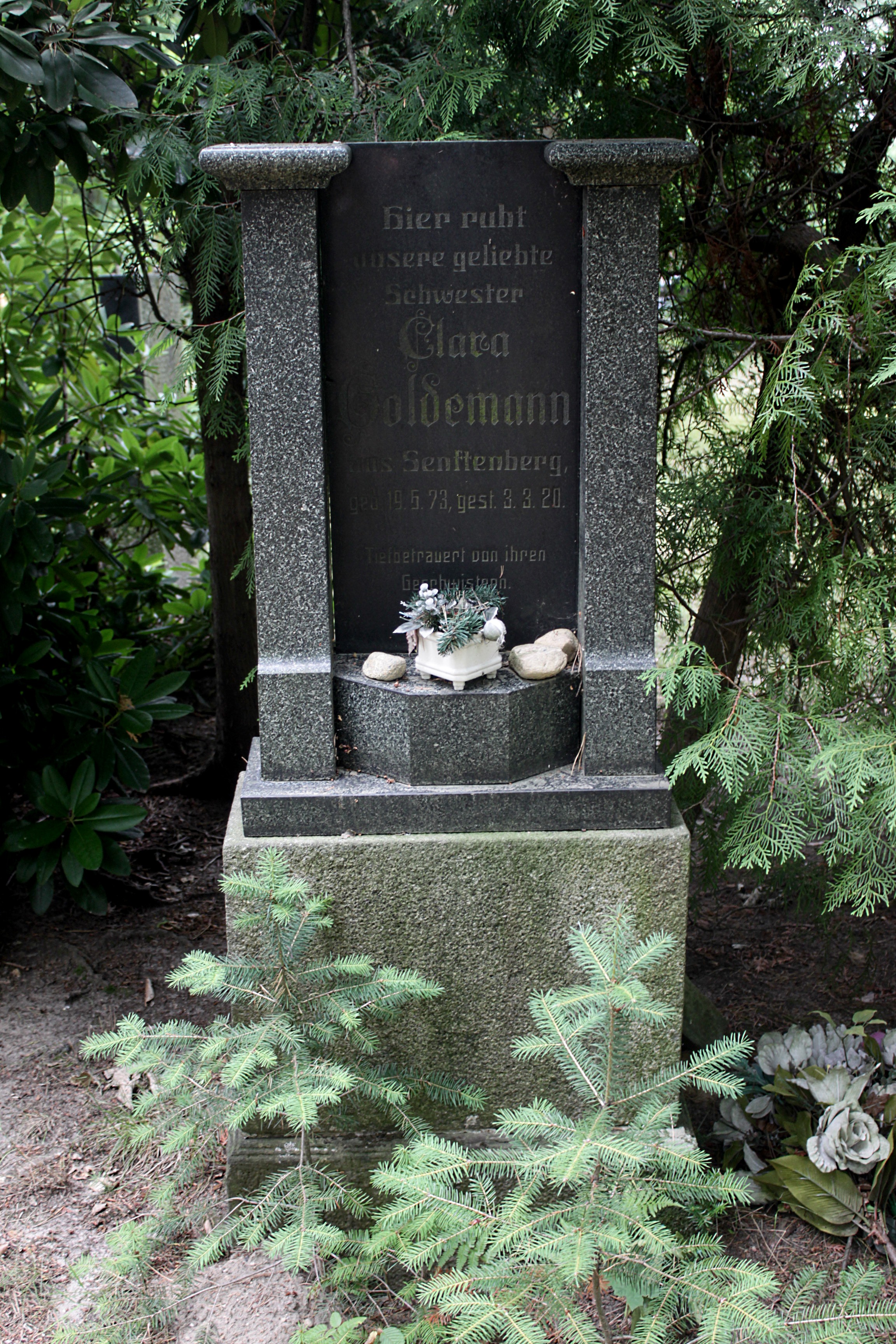 Grabstein Nummer 54 auf dem Friedhof Cottbus 1