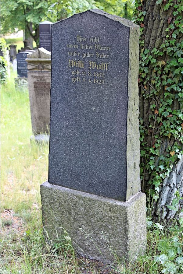 Grabstein Nummer 421 auf dem Friedhof Potsdam