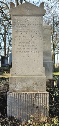 Grabstein Nummer 64 auf dem Friedhof Schwedt