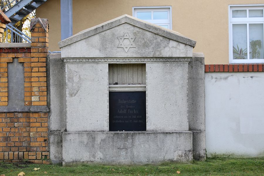 Grabstein Nummer 24 auf dem Friedhof Brandenburg
