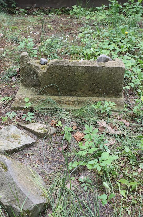 Grabstein Nummer 11 auf dem Friedhof Biesenthal