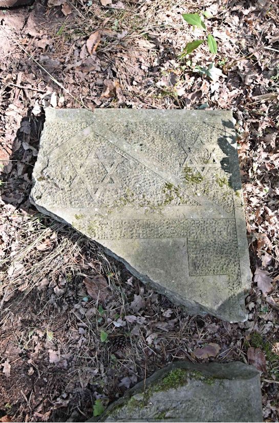 Grabstein Nummer 13 auf dem Friedhof Trzemeszno Lubuskie (Schermeisel)