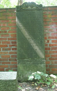 Grabstein Nummer 43 auf dem Friedhof Lindow
