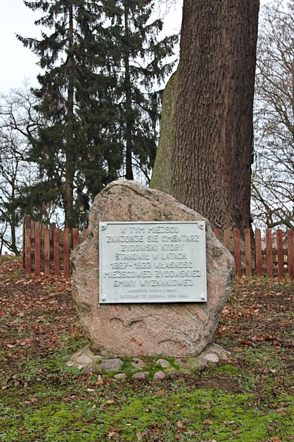 Grabstein Nummer 1 auf dem Friedhof Drezdenko (Driesen)