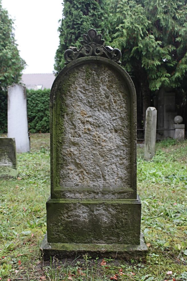 Grabstein Nummer 2 auf dem Friedhof Trebbin