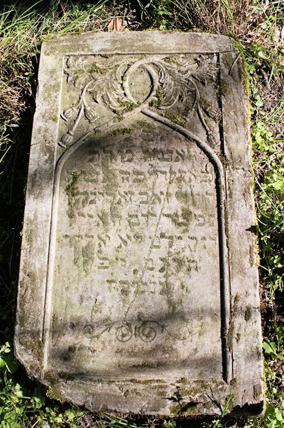 Grabstein Nummer 15 auf dem Friedhof Dębno (Neudamm)